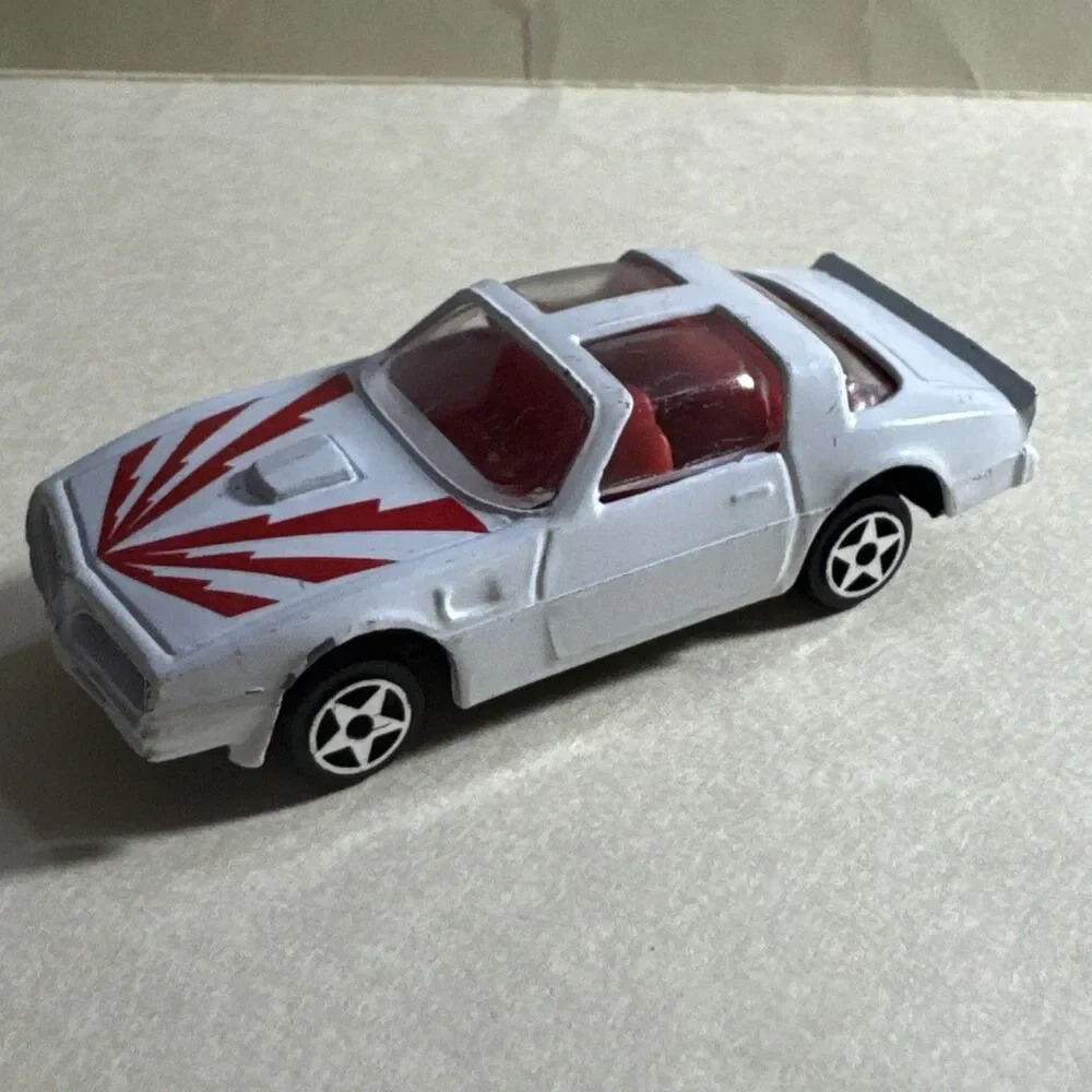 Zee Toys Zylmex Pontiac Firebird T-Top D93 White Red Hood Decal 1:64 Model Car